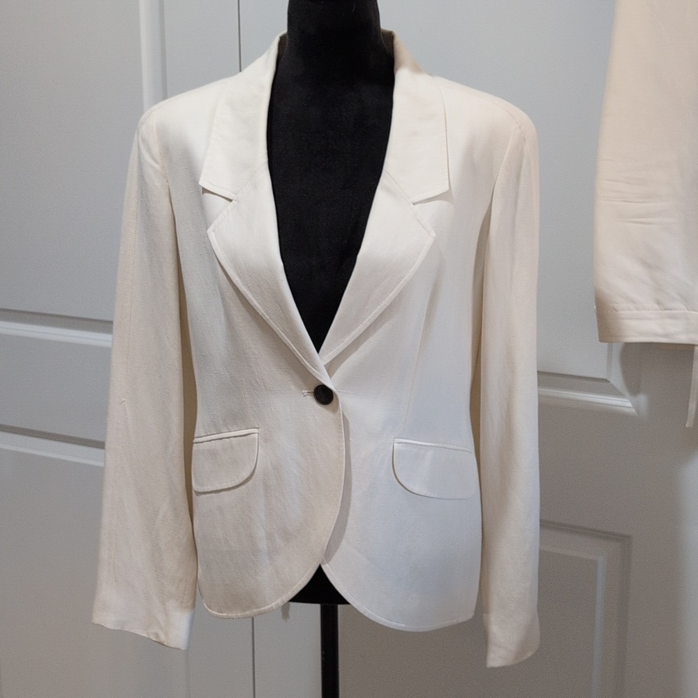 Excellent Condition Classy Anne Klein Two Piece Suit Cream Linen & Silk